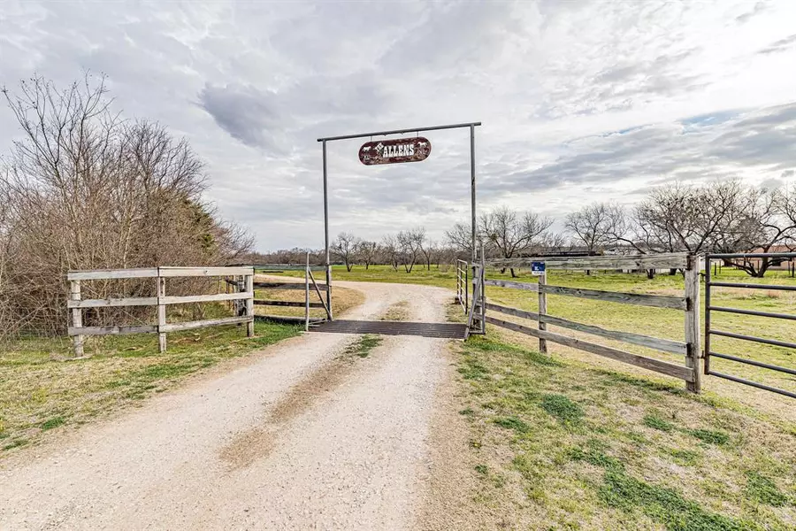 2790 Overton Court, Granbury, TX 76048