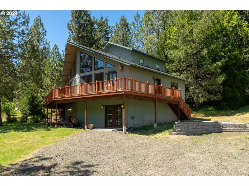 140 OLD COUNTY LN, Myrtle Creek, OR 97457