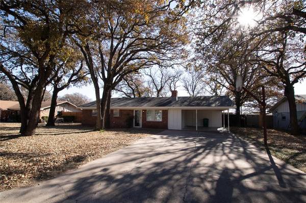 159 Tanglewood Street, Bowie, TX 76230