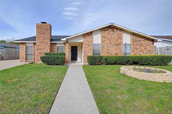 4706 Alamo Court, Grand Prairie, TX 75052