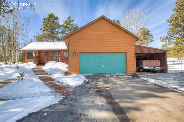 42 Stillforest LN, Woodland Park, CO 80863