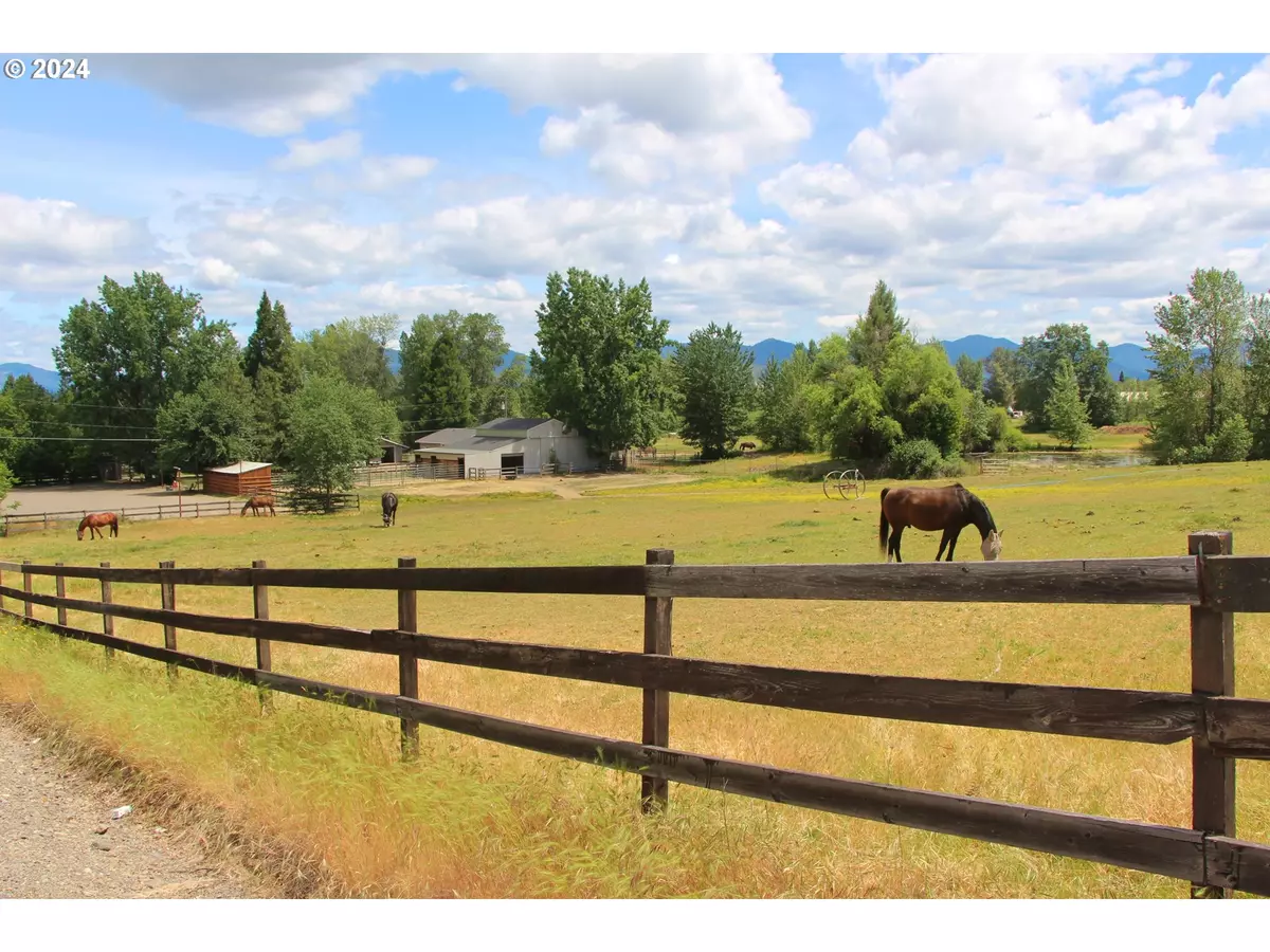 Grants Pass, OR 97527,1905 MIDWAY AVE