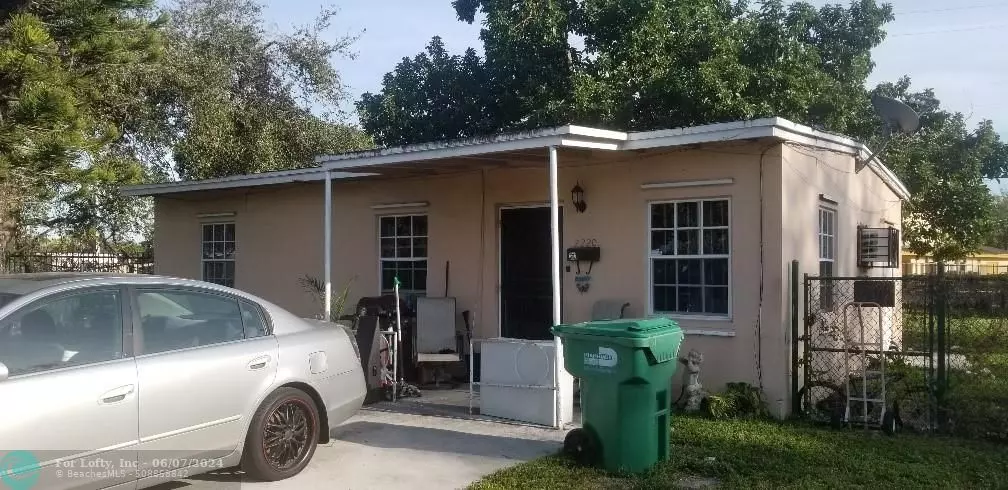 2220 NW 158th St, Miami Gardens, FL 33054