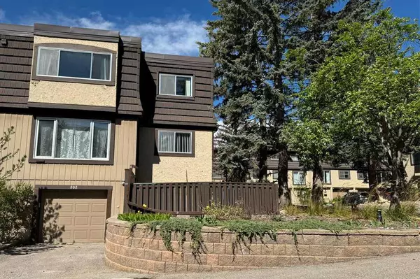 Calgary, AB T3E 5K8,3130 66 AVE SW #202