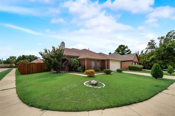 1202 Jamestown Court, Euless, TX 76040