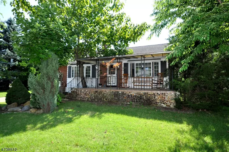 23 Landon Dr, Bordentown City, NJ 08505