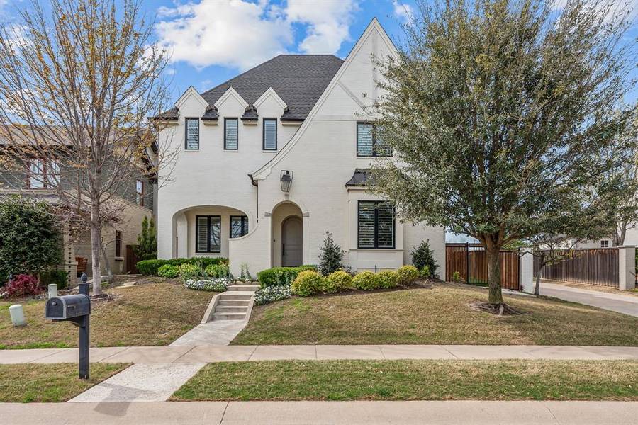 3920 Bishops Flower Road, Fort Worth, TX 76109