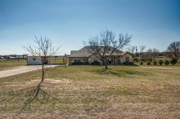 121 Paradise Canyon Circle, Paradise, TX 76073