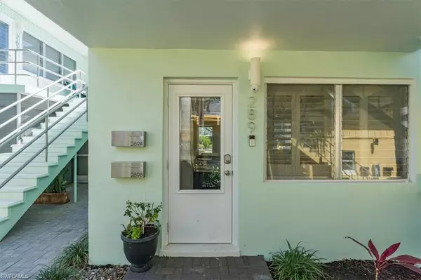 289 8th AVE S 289A, Naples, FL 34102