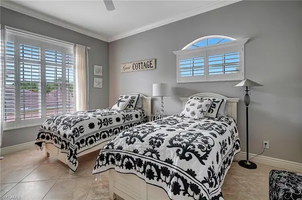 1836 Seville BLVD 1122, Naples, FL 34109