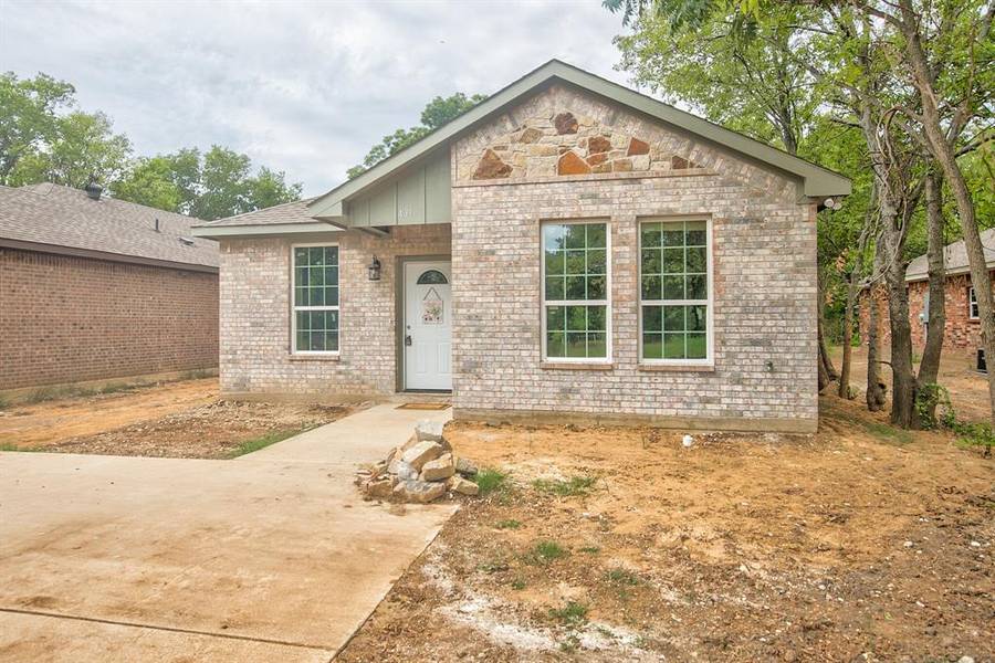 431 Sabine Avenue, Cleburne, TX 76031