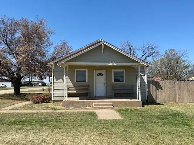 841 S 5th Avenue, Munday, TX 76371