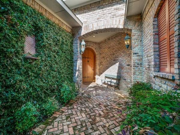 6047 Walnut Hill Circle, Dallas, TX 75230