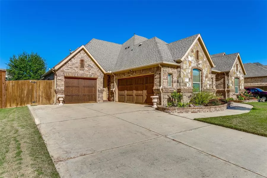 8613 Shadywood Lane, North Richland Hills, TX 76182