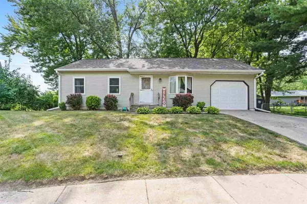 26 Regal Ln, Iowa City, IA 52240