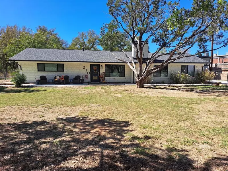 210 Davis Road, Granbury, TX 76049