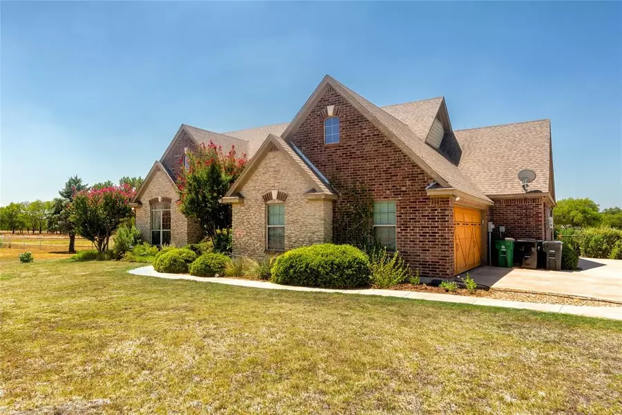 154 Gardengate Court, Cresson, TX 76035