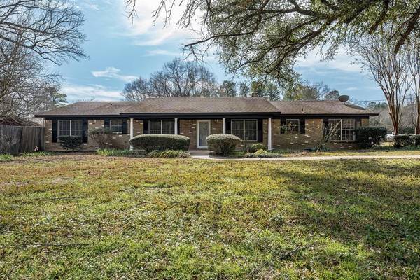 4246 N White Oak Road, Gladewater, TX 75647