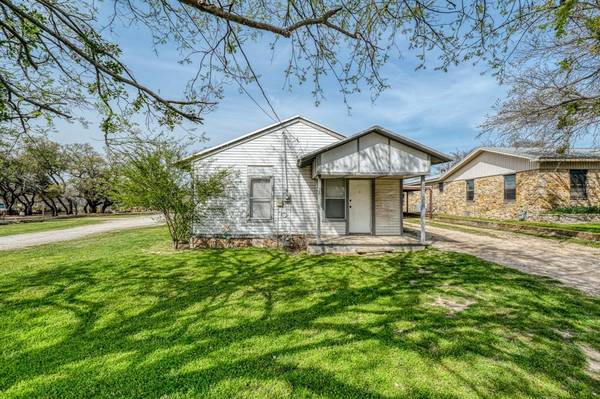 215 E 7th Street, Weatherford, TX 76086