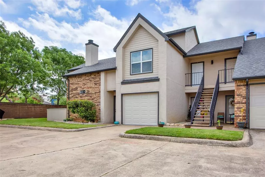 821 W Harwood Road #A, Hurst, TX 76054