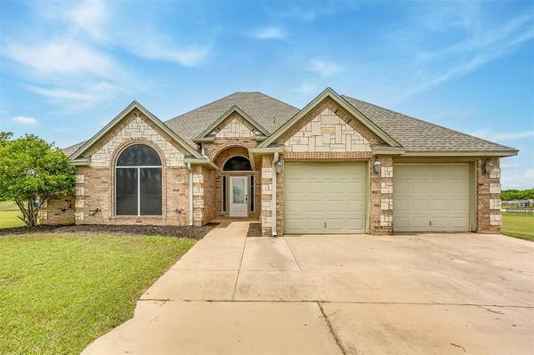 112 Falcons Eye Court, Weatherford, TX 76087