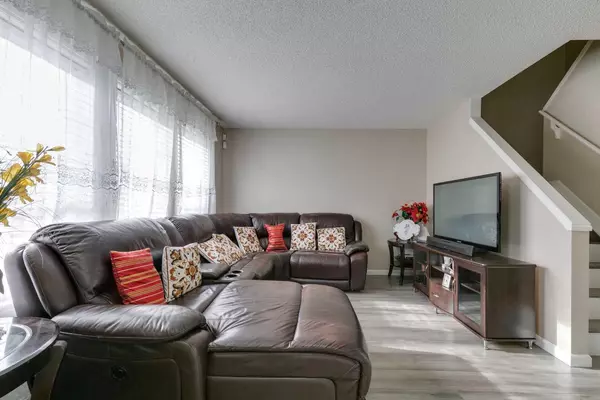 Calgary, AB T3J 4T7,49 Tarington LNDG NE