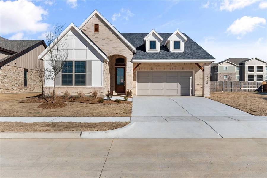 1748 River Bend, Burleson, TX 76028