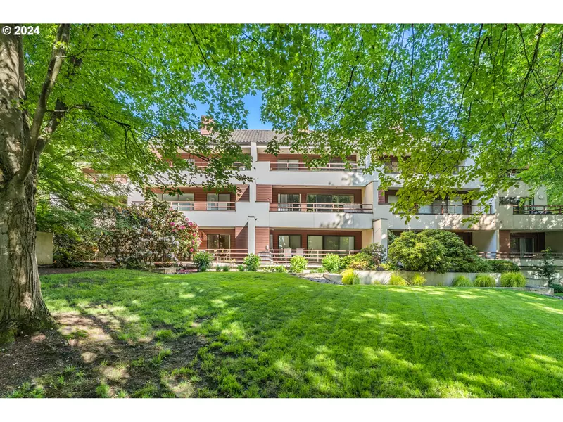 5250 S LANDING DR #101/102, Portland, OR 97239