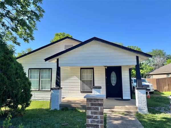 1441 Elmwood Avenue, Fort Worth, TX 76104