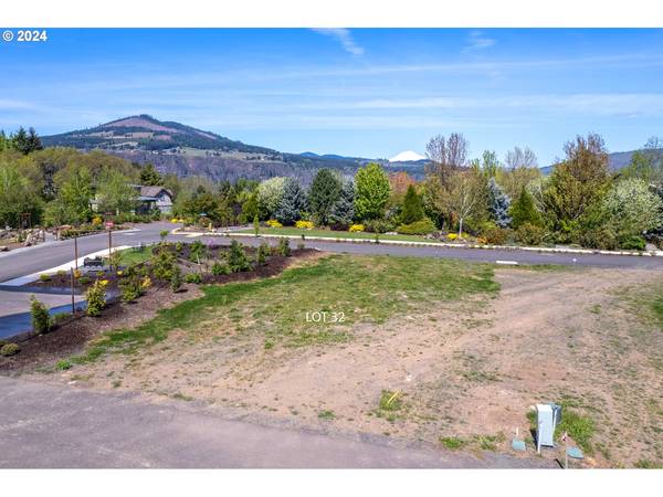 3927 BLACKBERRY LN #32, Hood River, OR 97031