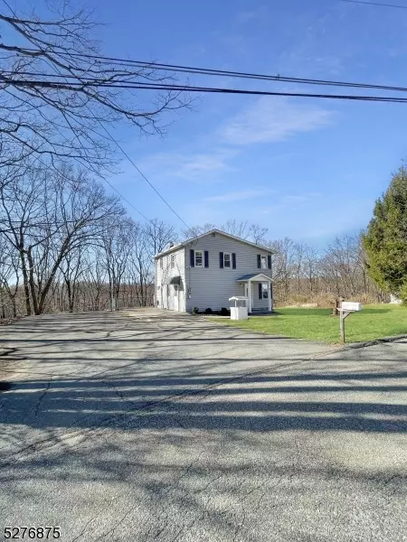 Hopatcong Boro, NJ 07843,122 Dartmouth Trl