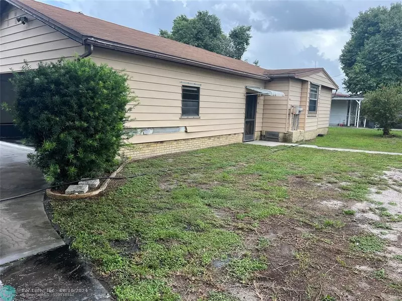 1013 9th STreet, Okeechobee, FL 34974