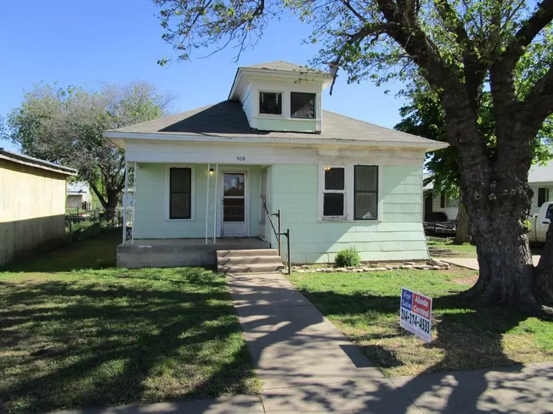 508 W 5th Street, Quanah, TX 79252