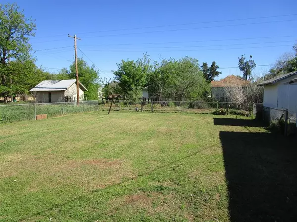 Quanah, TX 79252,508 W 5th Street