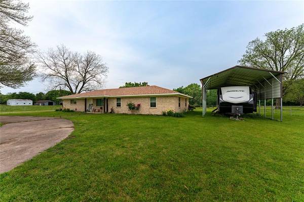 6394 County Road 1410, Bogata, TX 75417