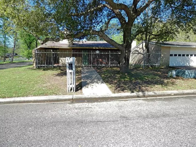 1006 Williams Ave, Mount Pleasant, TX 75455