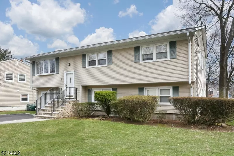 33 Cole Ct, Dumont Boro, NJ 07628