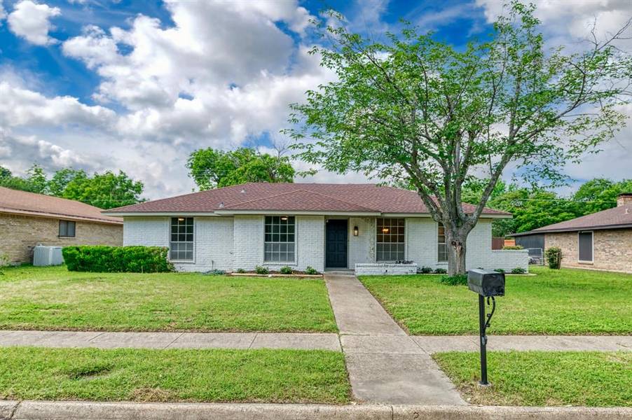 713 Donlee Road, Lancaster, TX 75134