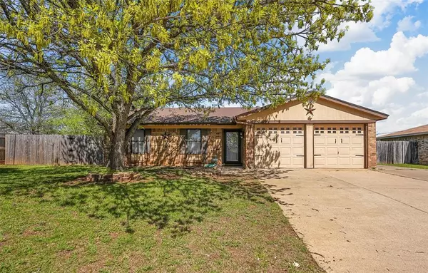 608 Daniels Drive, Crowley, TX 76036