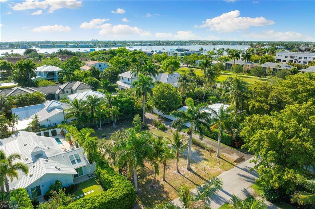 Naples, FL 34102,1131 7th ST S
