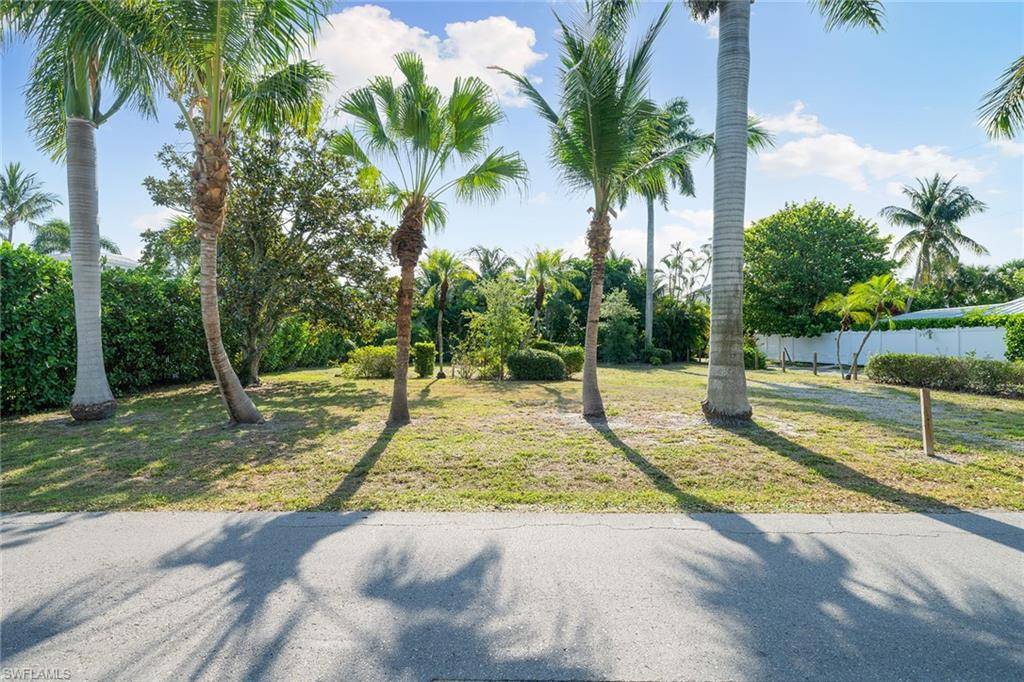 Naples, FL 34102,1131 7th ST S
