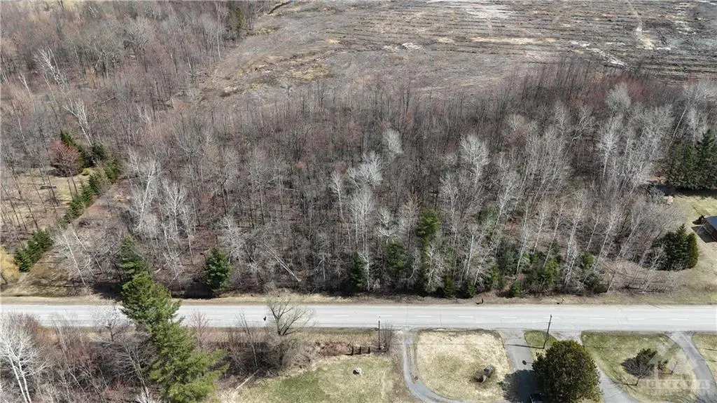 Ottawa, ON K0A 3H0,00 CARLSBAD LN #B