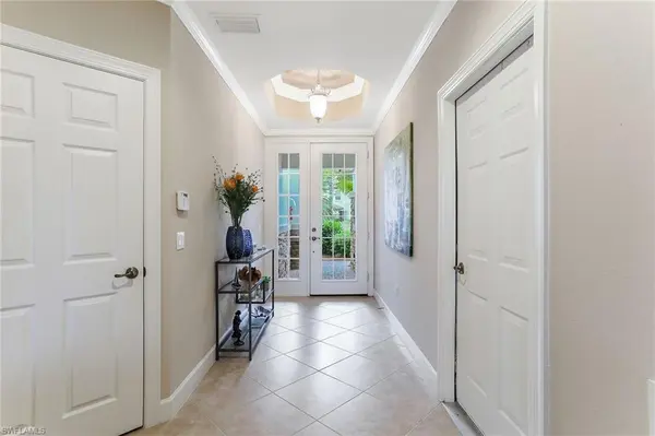 8023 Players Cove DR 6-101, Naples, FL 34113