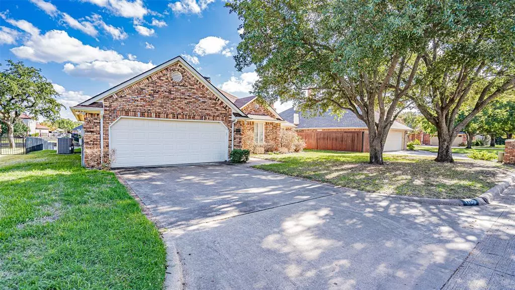 1109 Canvasback Drive, Granbury, TX 76048