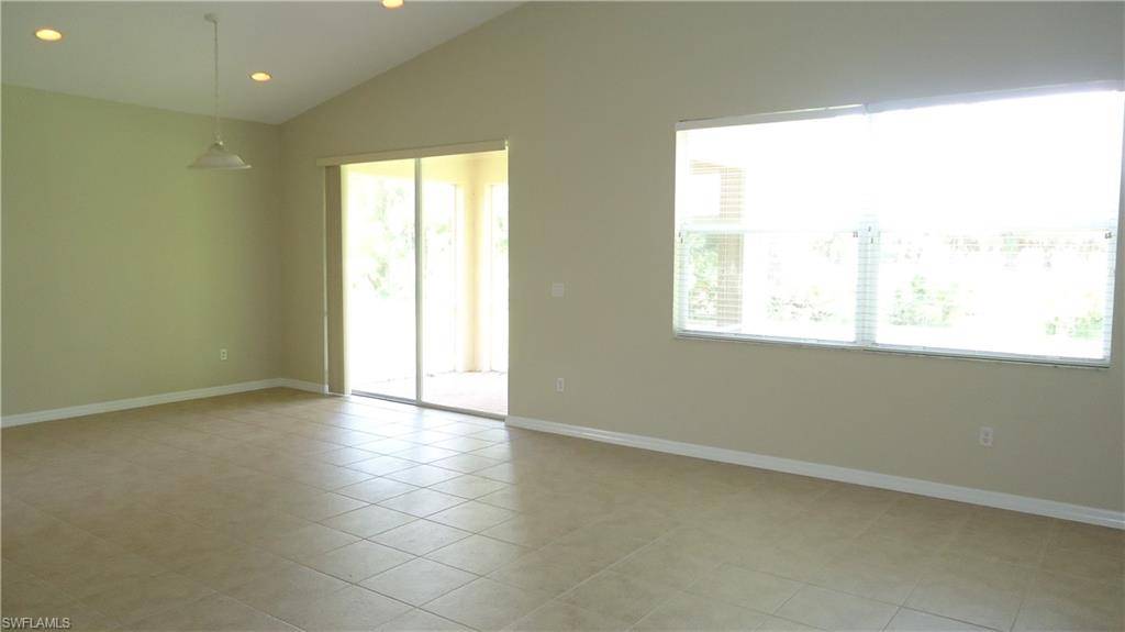 Naples, FL 34120,2028 Par DR