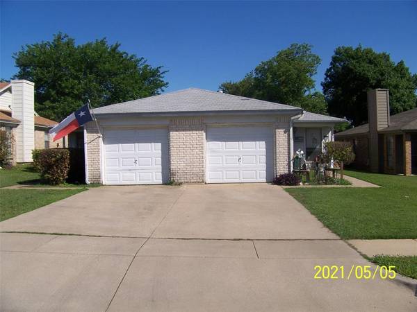 1124 Landsdale Lane, Saginaw, TX 76179