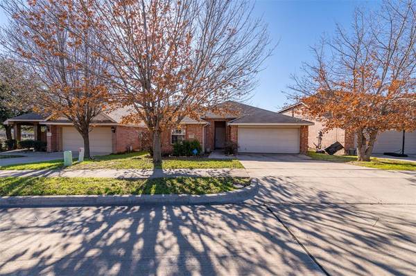 656 Hutchins Drive, Crowley, TX 76036