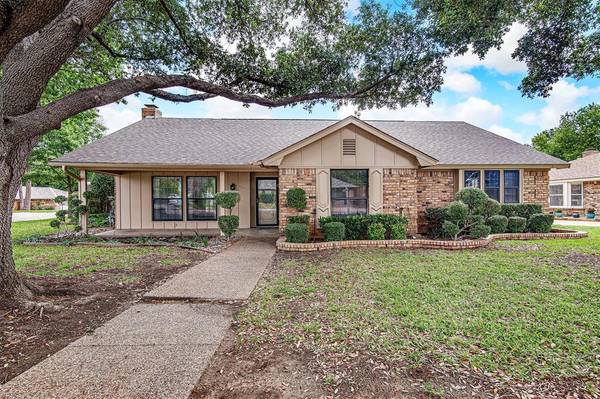 3001 Woodside Drive, Arlington, TX 76016