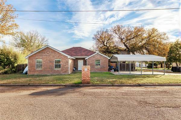 903 S Hackberry Street, Brady, TX 76825