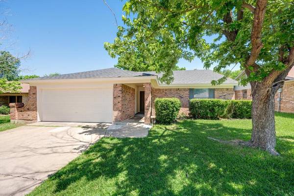 6641 Parkwood Drive, Watauga, TX 76148